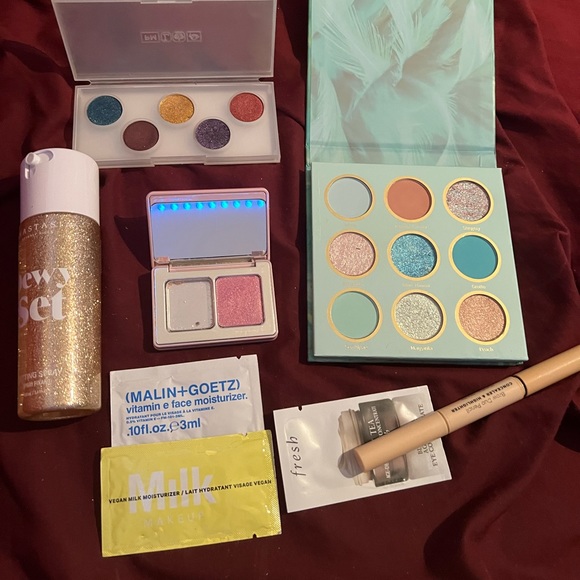 Makeaup combo - Picture 1 of 1